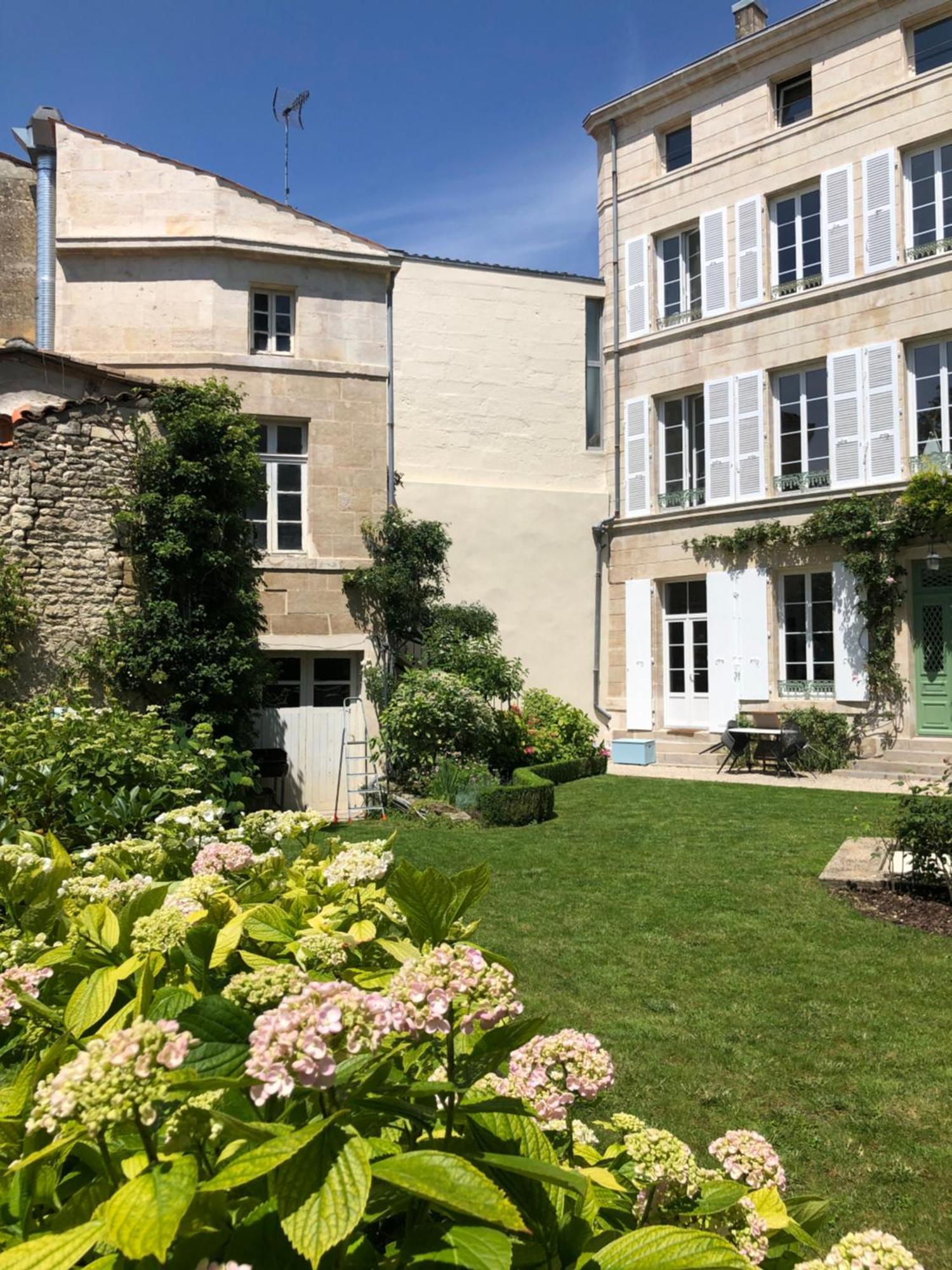 L'Hotel Particulier Du 12 Niort Esterno foto